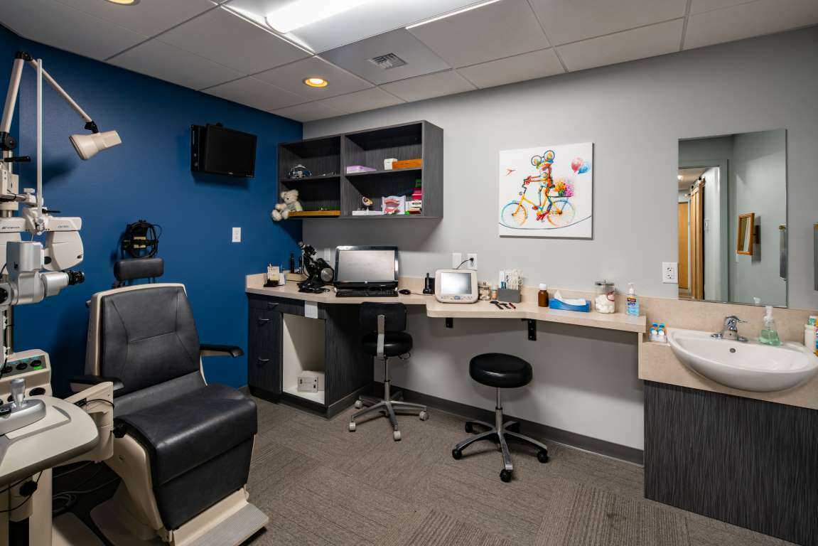 rlmillerphoto_eye_care_associates_spokane(8) OMG! Optical Marketing Group